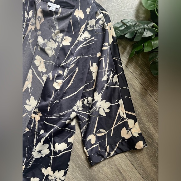 Kenar Charcoal Color Cream Watercolor Florals Minimalist Loungewear Robe Kimono - Picture 3 of 7